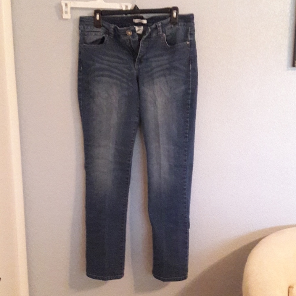 💎 2/$12 💎 Straight Leg Jeans